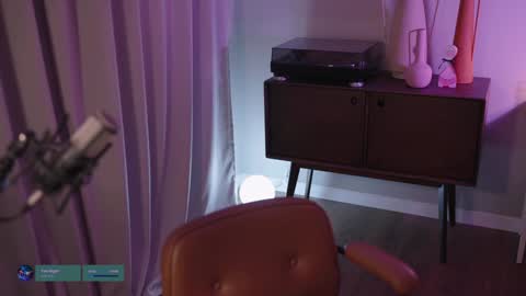 Snapshot of mileeena chatting on December 9, 6:03 pm M Telegram mamagotachannel online show from December 9, 6:03 pm