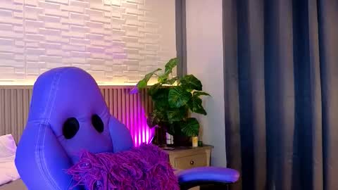 milena_lawson online show from October 24, 12:17 pm