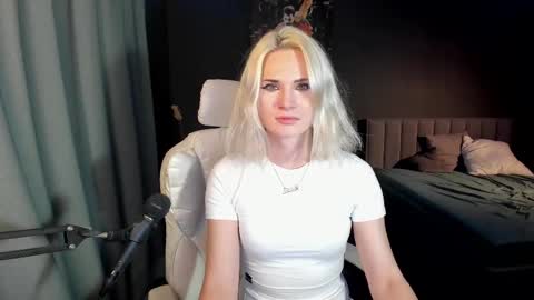 Milena online show from February 24, 1:57 am