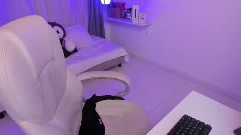  IEY EY  online show from October 25, 3:40 am