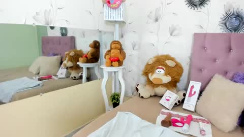 Snapshot of milf_bigass_ chatting on February 27, 4:10 pm Antonella online show from February 27, 4:10 pm