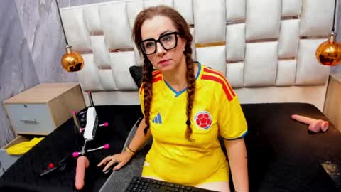 Lili  online show from June 9, 1:44 pm