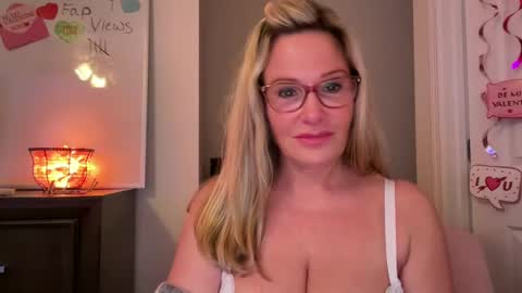 MIlf Goddess online show from February 9, 9:05 am