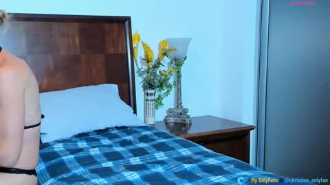 Snapshot of milf_hairy chatting on February 26, 4:49 pm Christine online show from February 26, 4:49 pm
