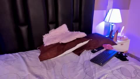 milf_meli online show from November 26, 7:32 pm