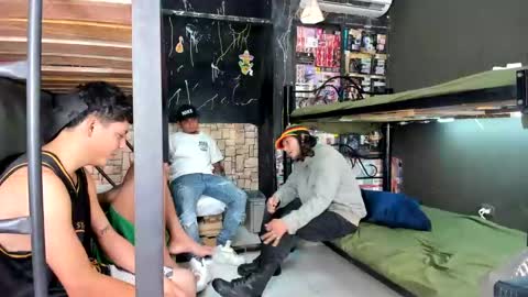 Military room online show from October 24, 7:36 pm