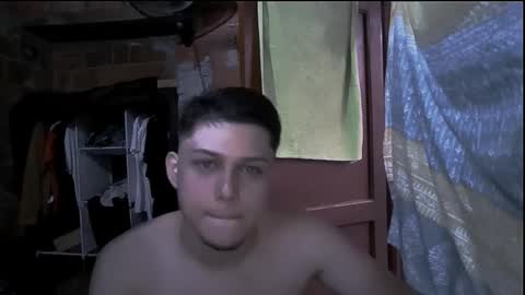 Snapshot of milk_boy25 chatting on October 22, 9:27 pm milk_boy25 online show from October 22, 9:27 pm