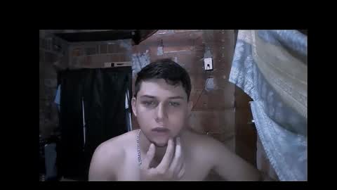 Snapshot of milk_boy25 chatting on September 17, 9:40 pm milk_boy25 online show from September 17, 9:40 pm