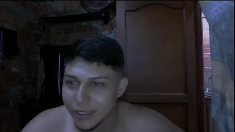 Snapshot of milk_boy25 chatting on October 23, 9:48 pm milk_boy25 online show from October 23, 9:48 pm