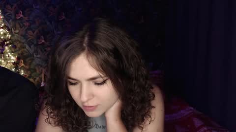 Snapshot of milk_slice chatting on January 4, 11:48 pm Stella and Neo online show from January 4, 11:48 pm