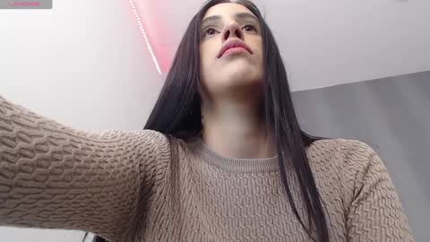 Snapshot of milker_amira chatting on February 5, 10:11 pm Amira online show from February 5, 10:11 pm