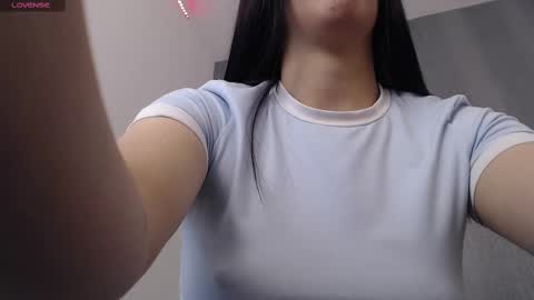 Snapshot of milker_amira chatting on March 3, 1:23 pm Amira online show from March 3, 1:23 pm