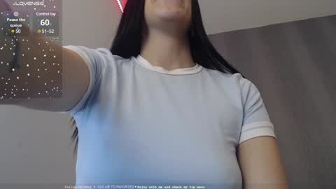Snapshot of milker_amira chatting on December 14, 4:19 pm Amira online show from December 14, 4:19 pm