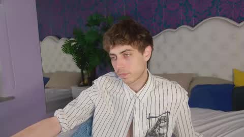 milkhunter_ online show from April 12, 7:45 am