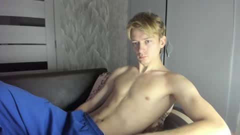 Snapshot of milkiwy chatting on December 2, 5:41 am Isaac online show from December 2, 5:41 am