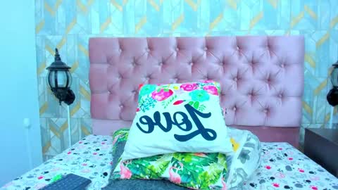 Snapshot of milky_way_18 chatting on January 19, 7:26 pm milky_way_18 online show from January 19, 7:26 pm