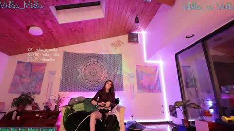 Snapshot of milla_milla chatting on January 10, 9:34 am milla_milla online show from January 10, 9:34 am