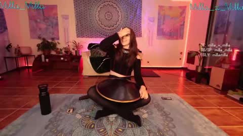 Snapshot of milla_milla chatting on February 15, 6:33 am milla_milla online show from February 15, 6:33 am