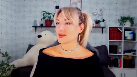 Snapshot of millaxqueen chatting on October 11, 12:43 pm MillaXQueen online show from October 11, 12:43 pm