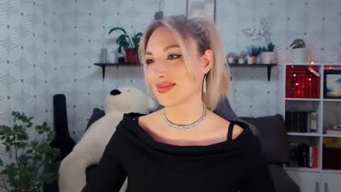 MillaXQueen online show from April 15, 3:48 pm