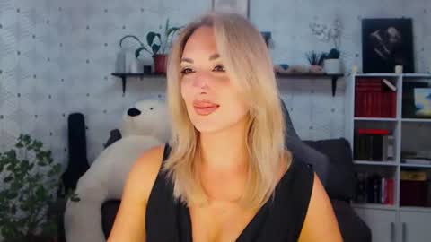 MillaXQueen online show from July 7, 4:11 pm