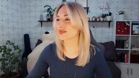 MillaXQueen online show from March 29, 5:42 am