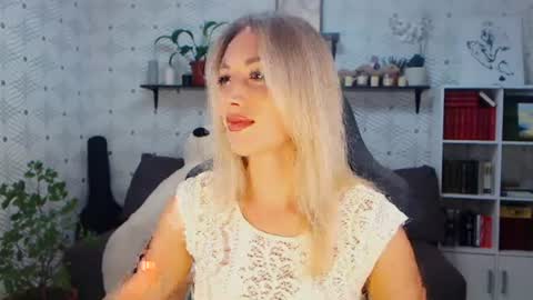 MillaXQueen online show from June 15, 2:53 pm