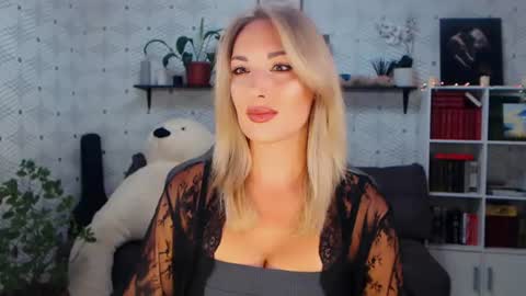 MillaXQueen online show from July 10, 4:12 pm