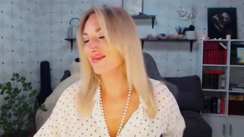 MillaXQueen online show from July 11, 4:43 pm