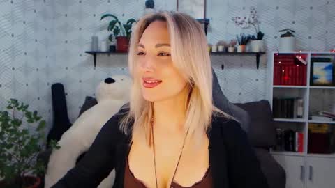 MillaXQueen online show from March 26, 3:28 pm