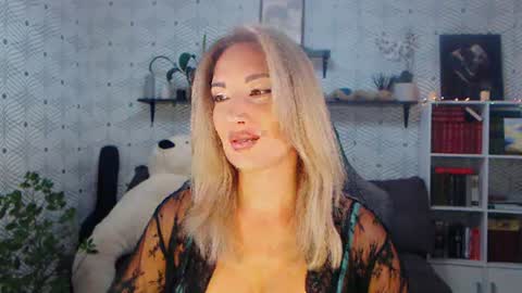 MillaXQueen online show from July 17, 3:25 pm