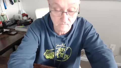Snapshot of millenium0129 chatting on March 4, 2:42 pm millenium0129 online show from March 4, 2:42 pm