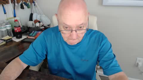 Snapshot of millenium0129 chatting on September 18, 6:12 pm millenium0129 online show from September 18, 6:12 pm