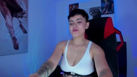 Im girl my name is Johana  online show from December 6, 4:30 am