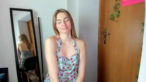millie_lacroix online show from April 22, 6:37 pm