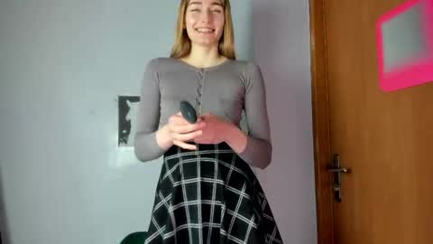 millie_lacroix online show from April 20, 11:46 am