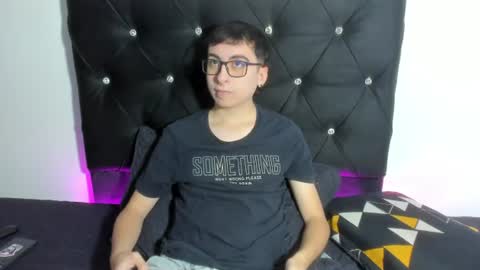 milogm_ online show from July 23, 7:11 pm
