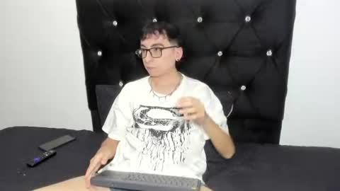 milogm_ online show from July 16, 10:55 pm