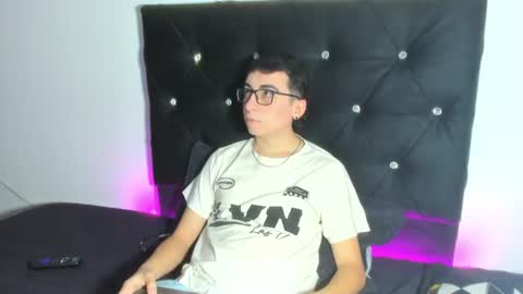 milogm_ online show from July 27, 9:45 pm