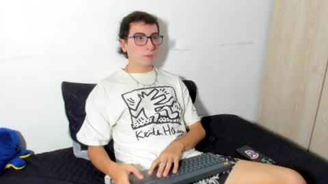 milogm_ online show from July 1, 7:44 pm