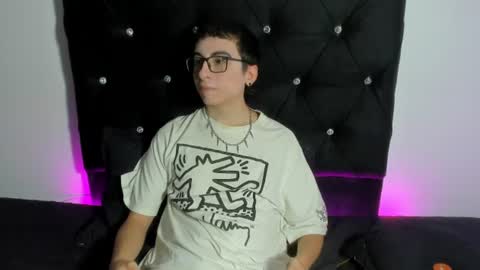 milogm_ online show from July 6, 8:22 pm
