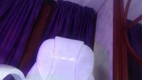 milu23__ online show from March 6, 5:11 pm