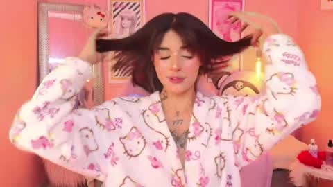 milu_carbajal_x online show from April 29, 3:11 am