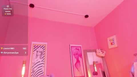 milu_carbajal_x online show from April 9, 6:19 am