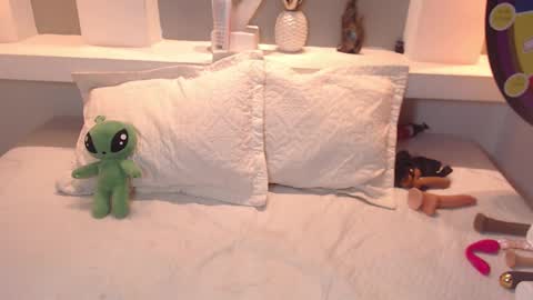 Milu Wallace  online show from October 8, 12:51 am