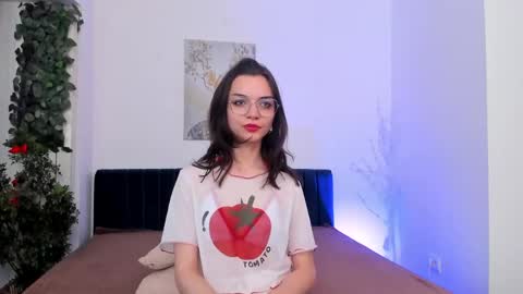 Mimi online show from May 6, 2:45 pm