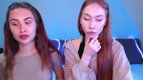 mimi_red online show from April 19, 2:29 pm