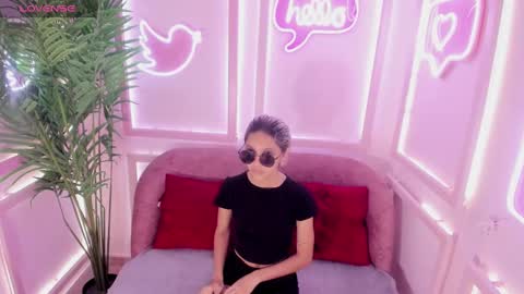 Minji online show from February 23, 11:44 am