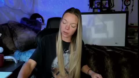 Snapshot of mindymars chatting on September 24, 2:57 pm Mindy Mars online show from September 24, 2:57 pm