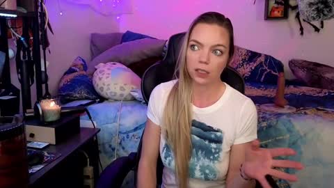 Snapshot of mindymars chatting on February 26, 6:26 pm Mindy Mars online show from February 26, 6:26 pm